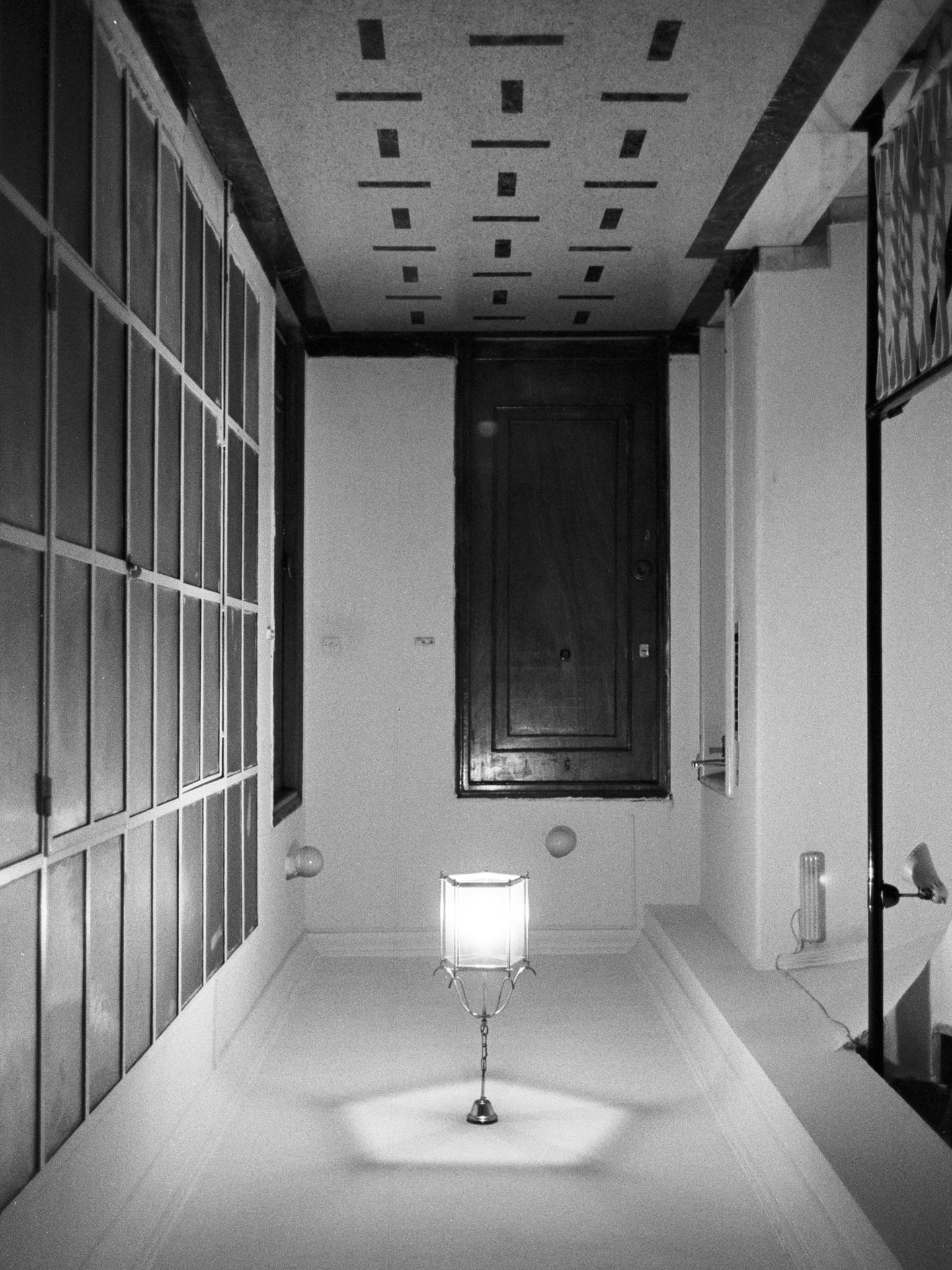 "The glowing chalice" - Latest addition to my series, "Dreamland."
-
Dreams may take you to strange places; eerie, mysterious, surreal, dark, happy, serene, otherworldly. This dream sequence is in black and white.
-
#35mm #blackandwhitephotography #ilfordphoto #leica #surreal